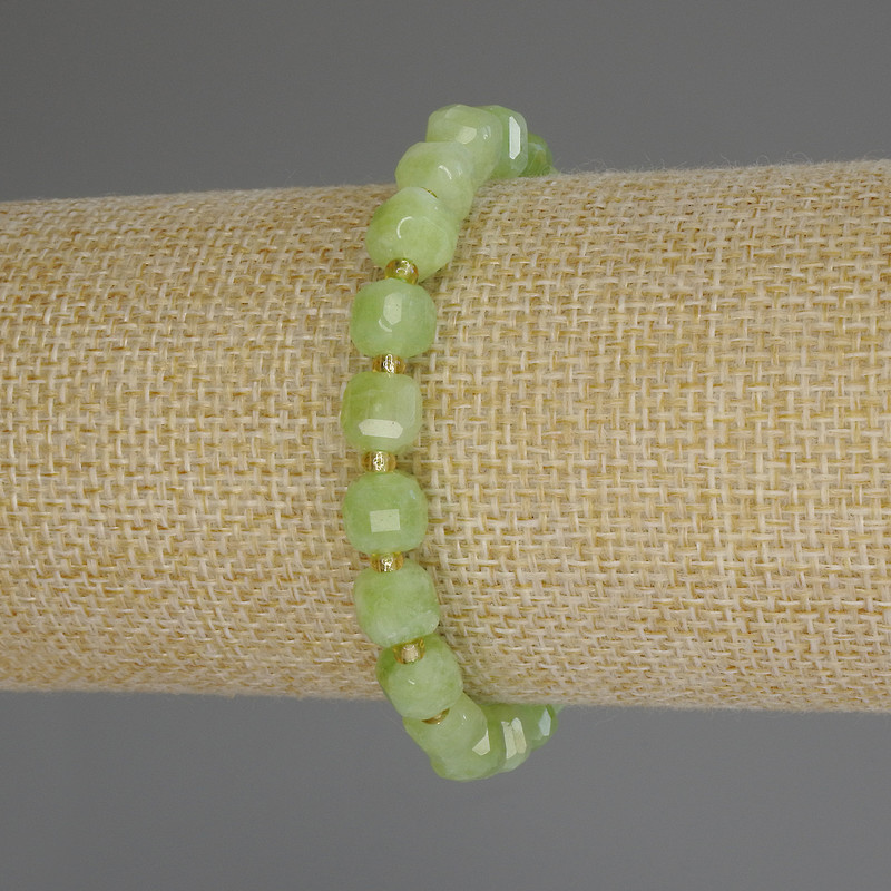 Bransoletka z chryzolitu i oliwinu – fasetowane kostki, średnica ok. 7×7 mm, koraliki 3 mm, długość 18 cm (elastyczna)
