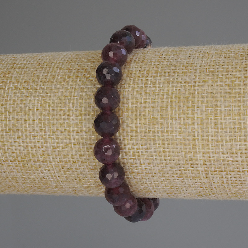 Bransoletka z turmalinem, fasetowana kula, średnica ok. 8 mm, długość 18 cm (elastyczna)