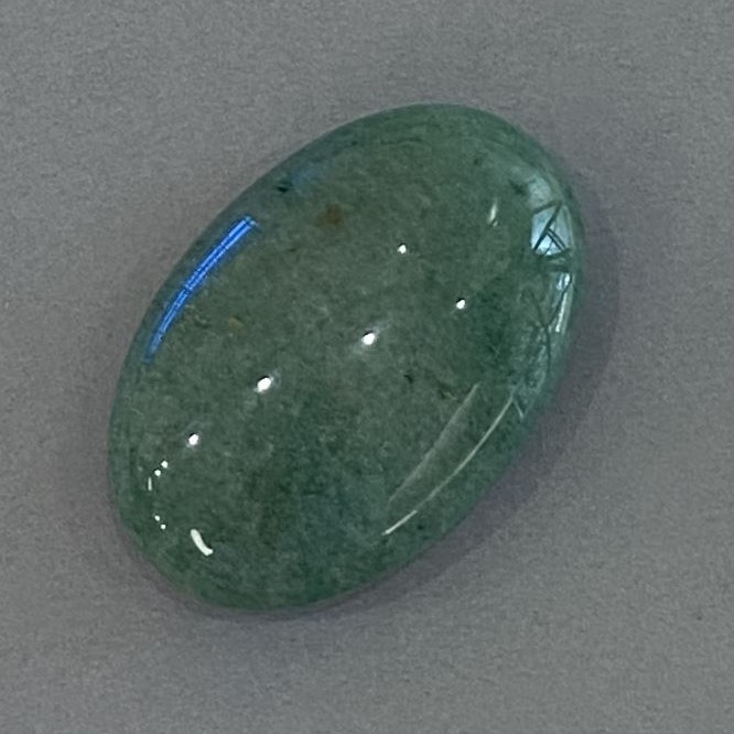 Pamiątka z naturalnego nefrytu w formie owalnej 60×40×20 mm+