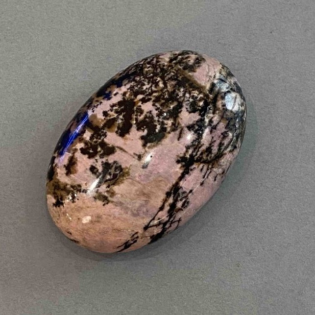 Pamiątkowy kamień naturalny – radonit, owalny 60×40×20 mm+