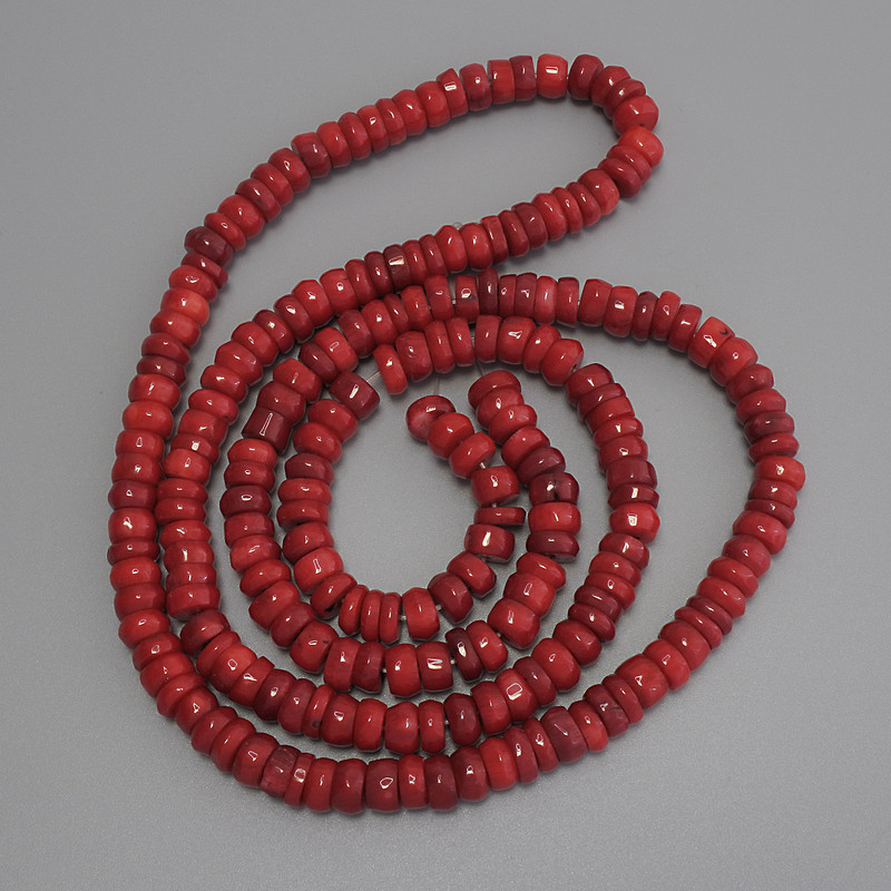 Koraliki koralu w formie rondeli, średnica 8×3–4,5 mm, długość nici około 80 cm