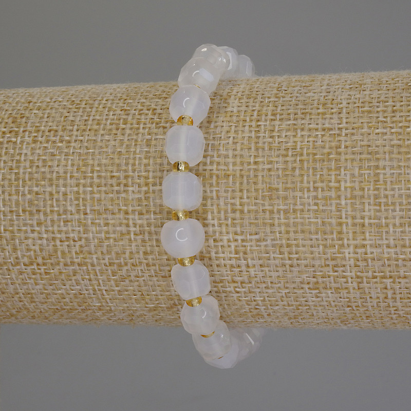 Bransoletka z białego kwarcu w formie szlifowanych sześcianów, średnica 7×7 mm, długość 18 cm, elastyczna