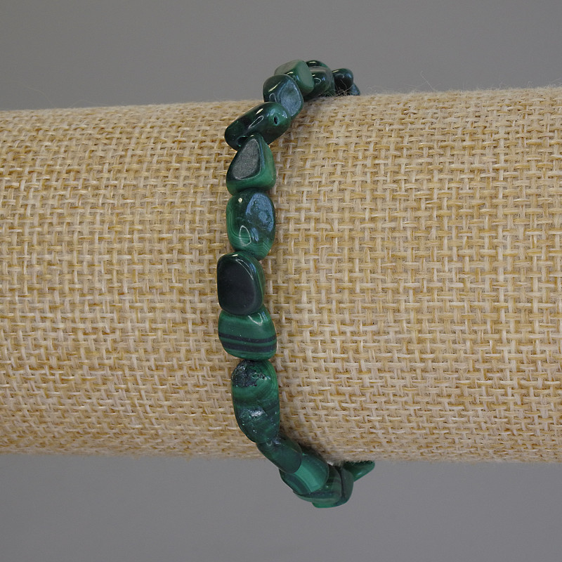 Bransoletka z malachitu fasetowana, na elastycznej gumce, średnica 8×5–8 mm, długość 18 cm