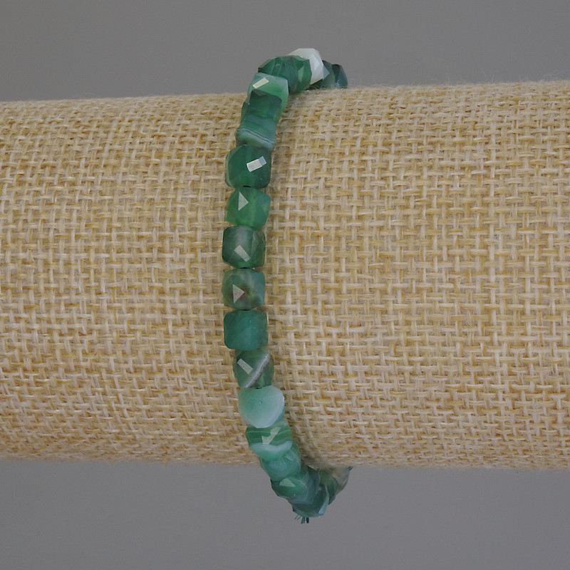 Bransoletka z agatu fasetowanego w kostki, średnica 5×5 mm ±, długość 18 cm, elastyczna