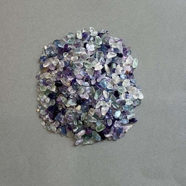 Naturalny kamień fluoryt - drobina bez otworu 2-10×2-4 mm +- (za 100 g+-)