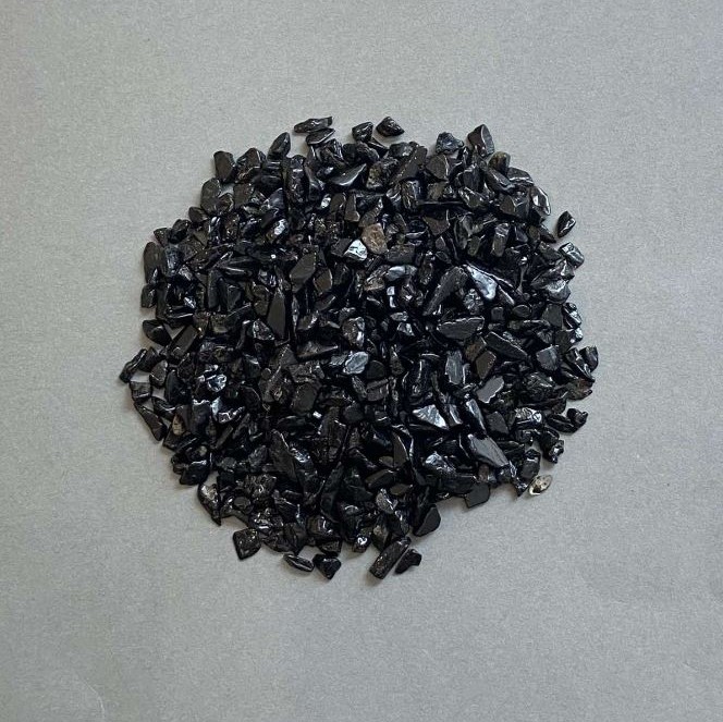 Drobina agatu naturalnego bez otworu 3-6×2-3,5 mm ± (za 100 g ±)