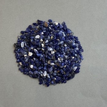 Naturalny kamień sodalit odłamki bez otworu 3–4×4–6 mm ± (za 100 g ±)