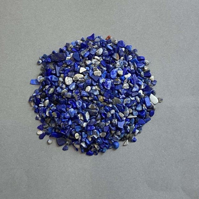 Naturalny kamień lazuryt – drobina bez otworu 3–4×4–6 mm ± (za 100 g ±)