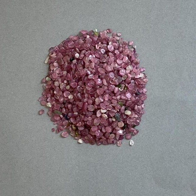 Grys z naturalnego turmalinu bez otworu 2–4×2–4 mm ± (za 100 g ±)
