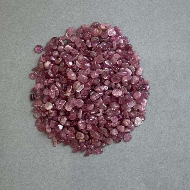 Naturalny kamień turmalin – drobina bez otworu, 3–7×3–5 mm ± (za 100 g)