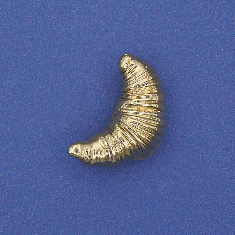 Broszka Kruasan złoty metal 24×13 mm+