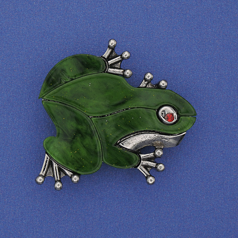 Broszka-kulon «Żaba» z masą perłową, kolor zielony, kryształy, metal w kolorze srebra 35×34 mm+