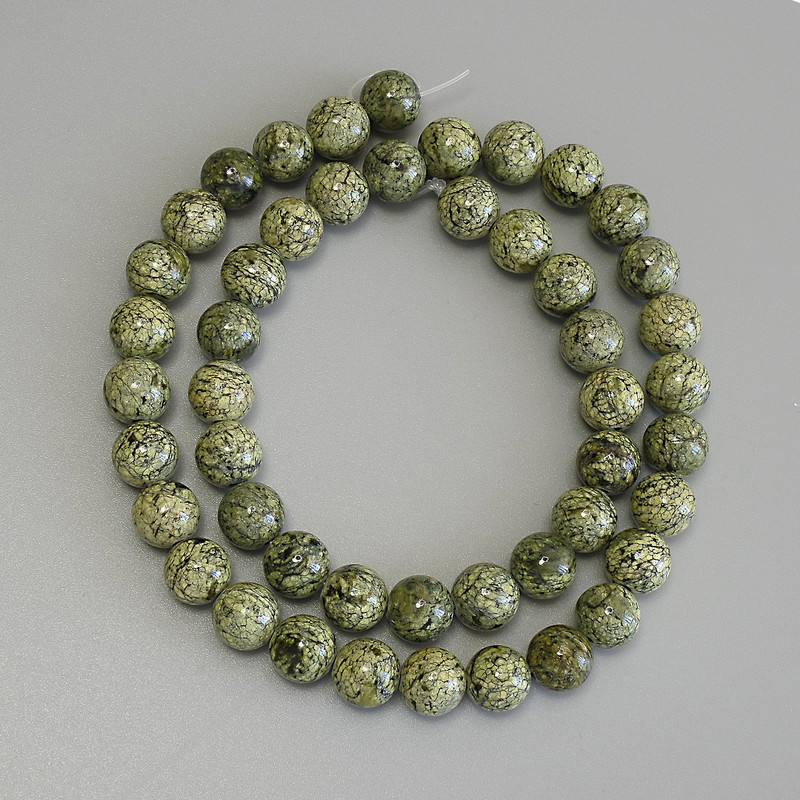 Koraliki serpentynowe prasowane, gładkie kuleczki o średnicy 8 mm, długość ok. 39 cm, na nitce