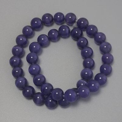 Koraliki Kocie Oko fioletowe, z syntetycznego kamienia, gładkie kulki, średnica około 9,5 mm, na żyłce o długości około 36 cm