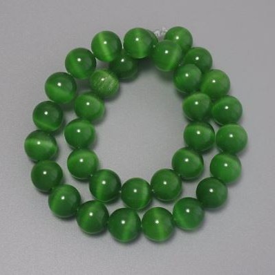 Koraliki «Kocie oko» zielonego koloru, syntetyczny kamień, gładkie kulki o średnicy 12 mm, na żyłce, długość 38 cm