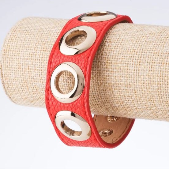 Bransoletka Tin Tin, nitowana, eko-skóra na zatrzaskach, różowy kolor metalu „złoto”, szerokość 2,5 cm, długość 18–23 cm