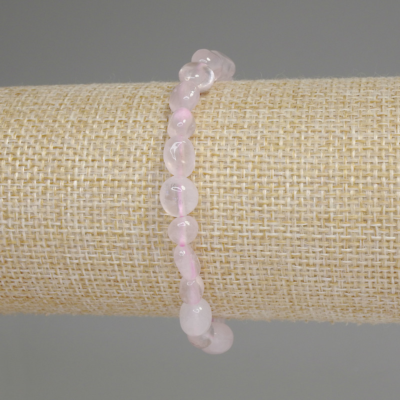 Bransoletka z różowego kwarcu fasetowana, średnica 5–8×6 mm, długość około 18 cm, elastyczna