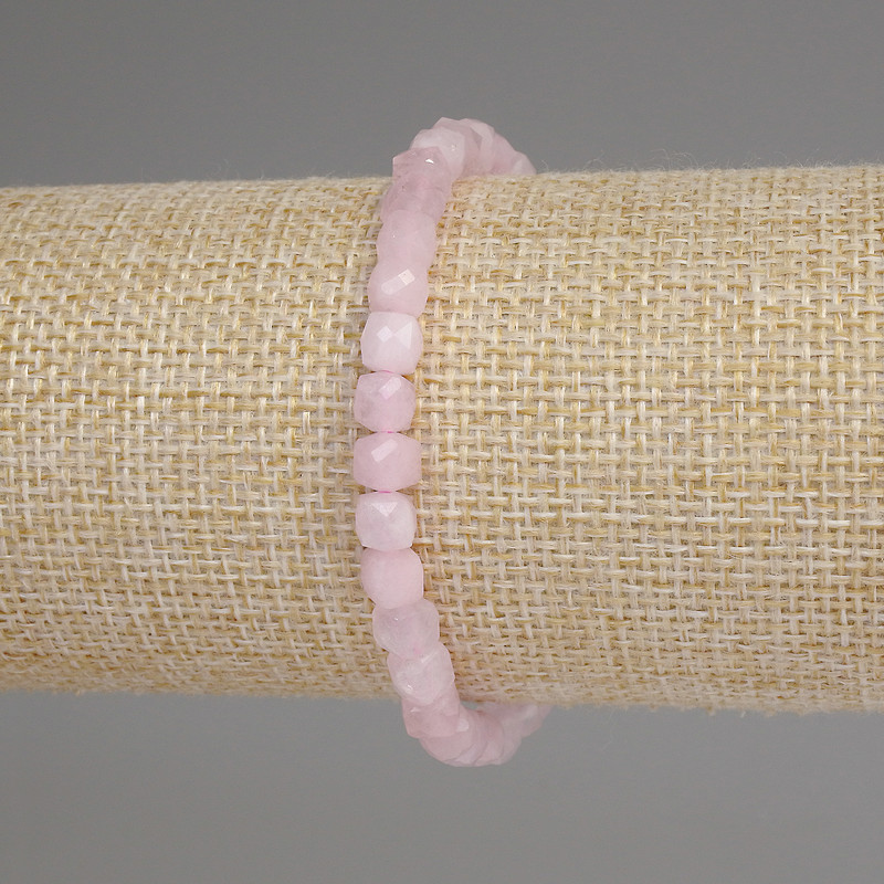 Bransoletka z różowego kwarcu, fasetowane kostki, średnica 5 mm, długość 18 cm, elastyczna