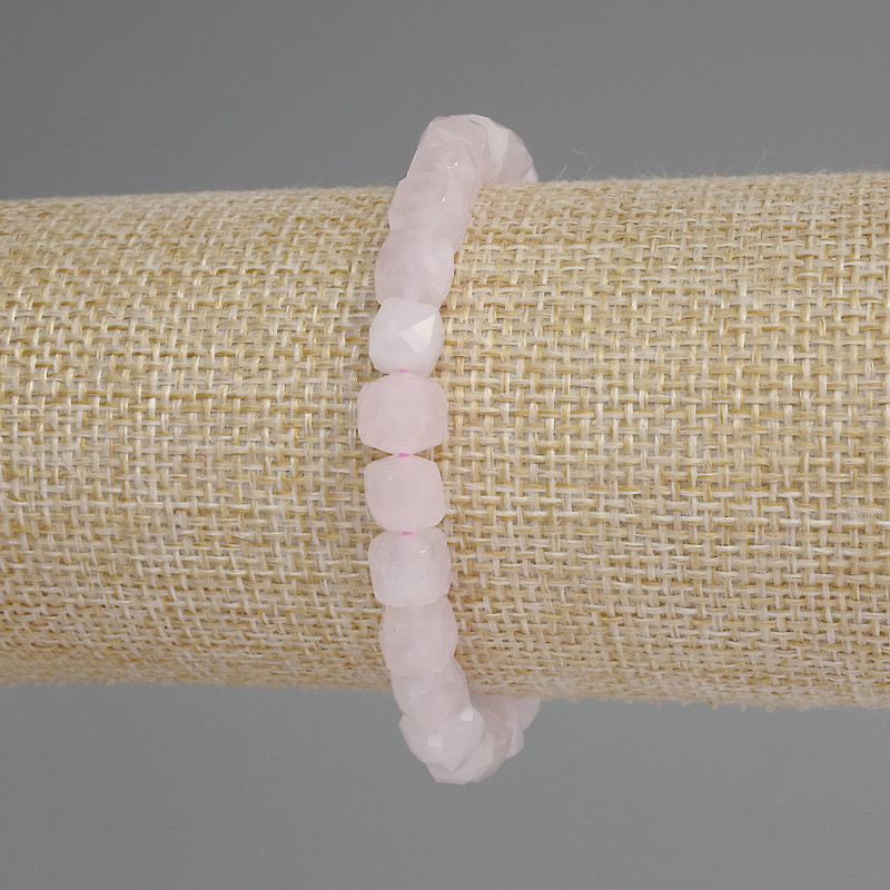 Bransoletka z różowego kwarcu, szlifowane kostki, średnica ok. 8 mm, długość ok. 18 cm, na elastycznej nitce