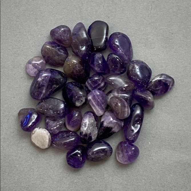 Naturalny kamień: ametyst fasetowany bez otworu 9-16×9-11 mm+- (za 100 g+-)