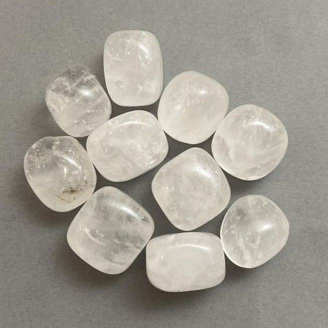 Pamiątkowy naturalny kamień Kryształ górski galet — rozmiary 21-24×20-22×18 mm (+-) opakowanie 100 g (cena za 100 g)