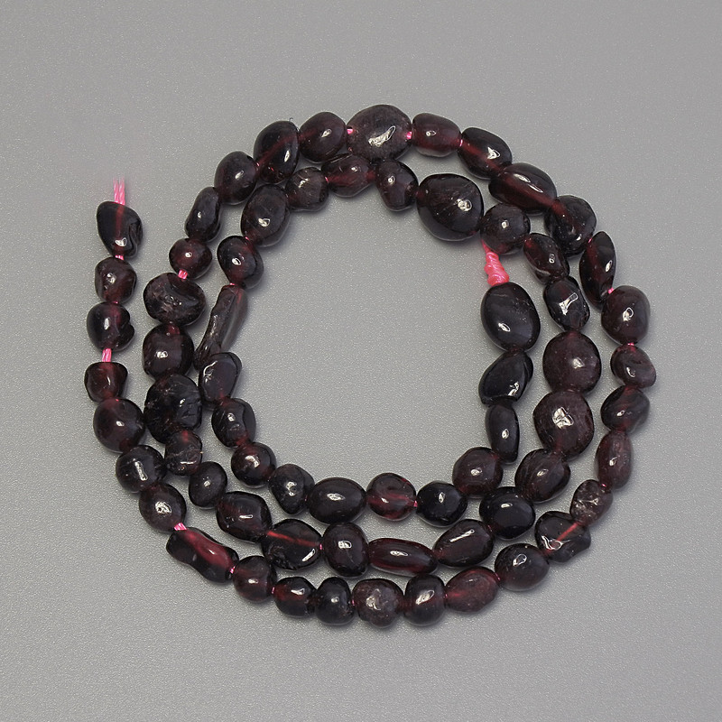 Koraliki granatu fasetowane, średnica 5-9×5-6 mm, długość około 40 cm, na nici