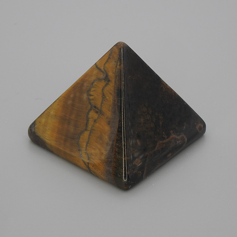 Piramida – suvenir z naturalnego kamienia tygrysiego oka, długość 30×30 mm ±