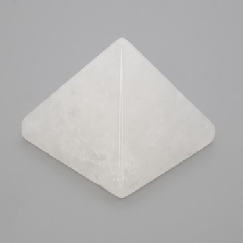 Piramida pamiątkowa z kamienia naturalnego, kryształ górski, wymiary 38×38 mm (długość) i 33 mm (szerokość)