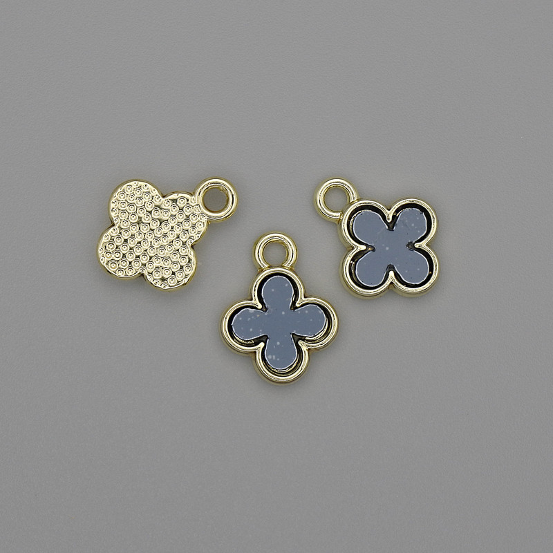 Zawieszka koniczyna, kolor szary, metal złocisty, średnica 10×12 mm, opakowanie 3 szt.