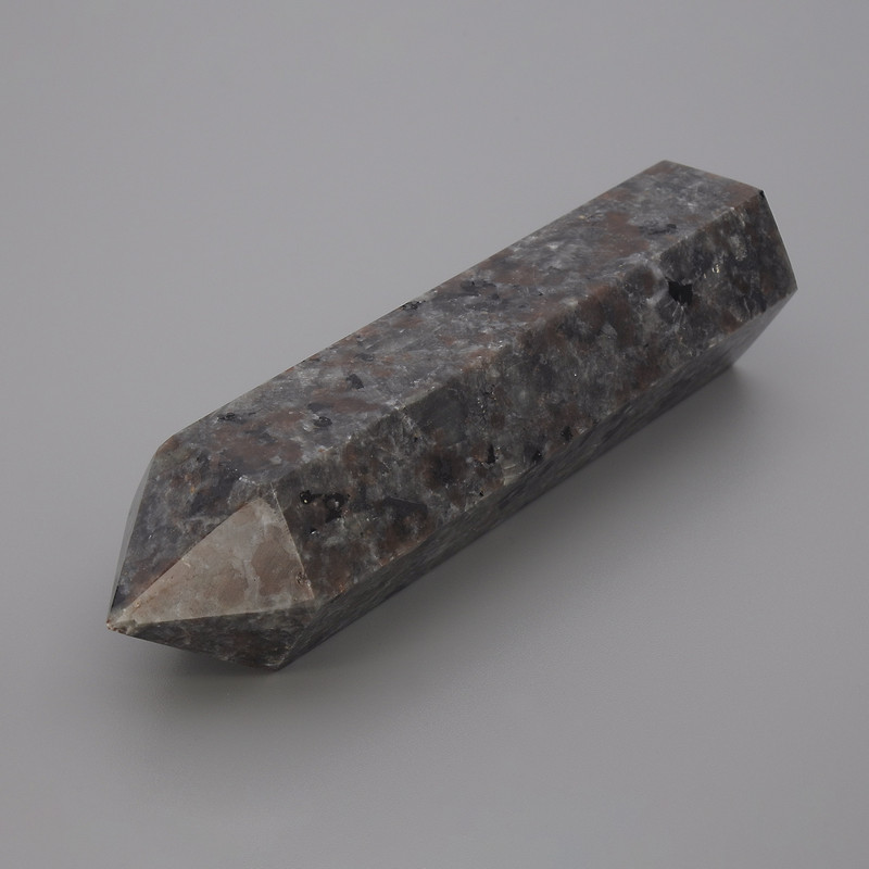Pamiątkowy ołówek z naturalnego kamienia gabro indigo 93×23 mm ± asortyment rozmiarów (za 100 g)
