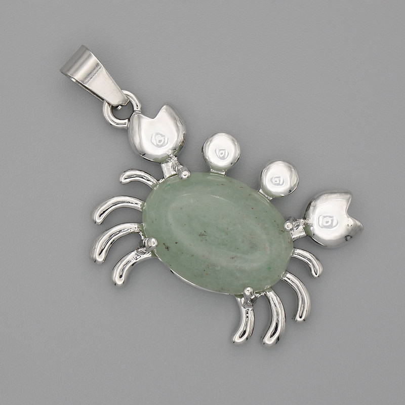 Wisiorek Krab z nefrytu 40×22 mm, srebrzysty metal