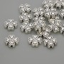 Koralik-wkładka w kształcie koniczyny, kolor metalu: srebrny, wymiary 9,5×9,5×3 mm, otwór 1,5 mm, opakowanie 20 g (~19 szt.)