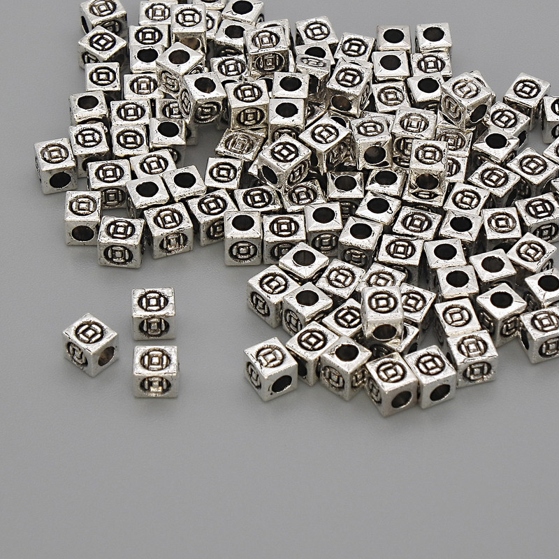 Furnitura jubilerska – koralik-wstawka o kolorze metalu srebrzystym, średnica 4×3×3 mm z otworem około 6 mm, opakowanie 20 g (~110 szt.)