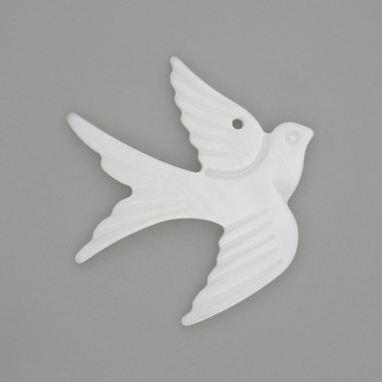 Wisiorek Jaskółka z naturalnej białej masy perłowej 27×25×3 mm