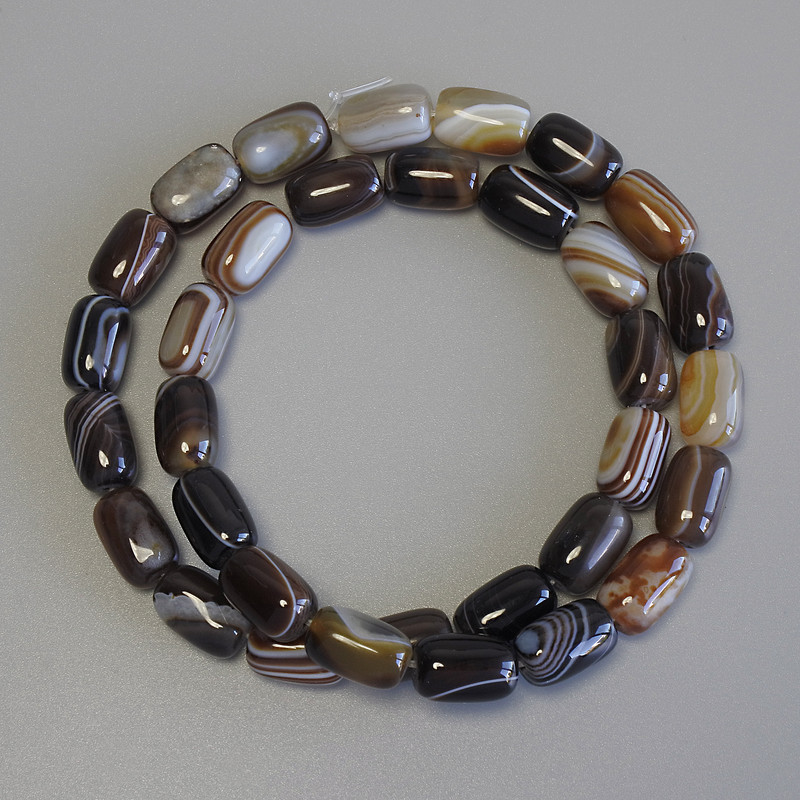 Koraliki agatowe w kształcie beczułek, średnica 12×8 mm ±, na nici, długość ok. 39 cm+