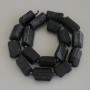 Koraliki z turmalinu Sherl, nieobrobione kamienie, średnica 19–22×13–16 mm ±, drobne koraliki 4 mm ±, na nici, długość 39 cm+