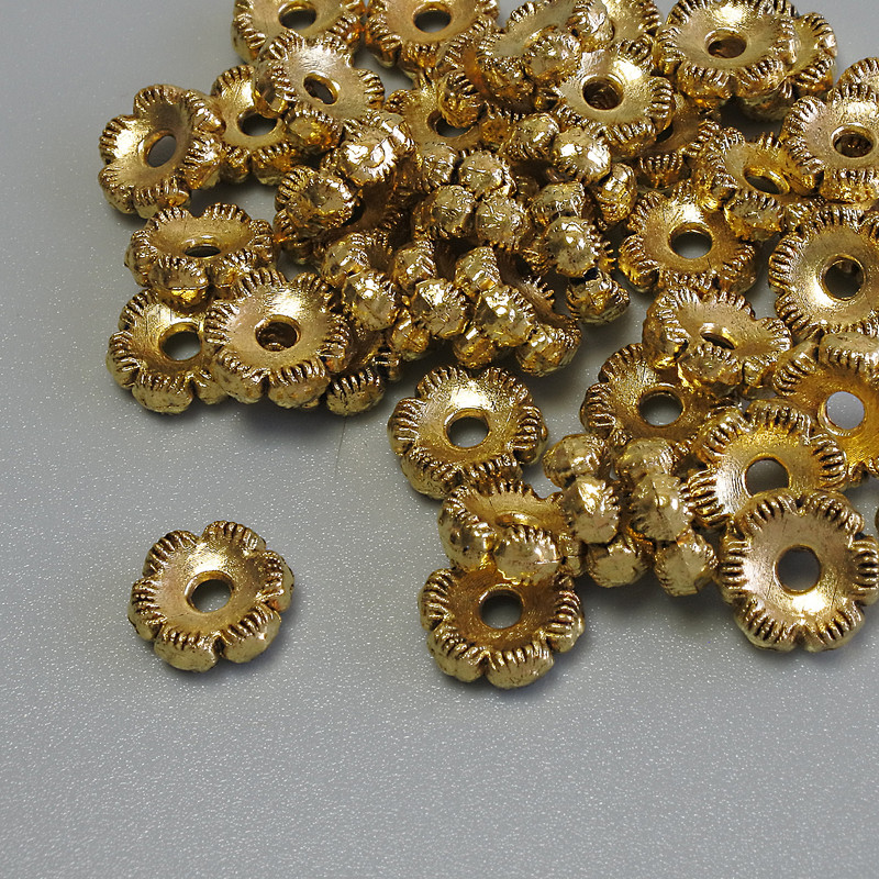 Koralik-wkładka, kolor metalu złoto, średnica 7×3 mm, otwór około 1,9 mm, opakowanie 20 g (~44 szt.)