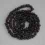 Koraliki granatu – drobinki, średnica 5–8×2–4 mm, długość 80 cm, na żyłce