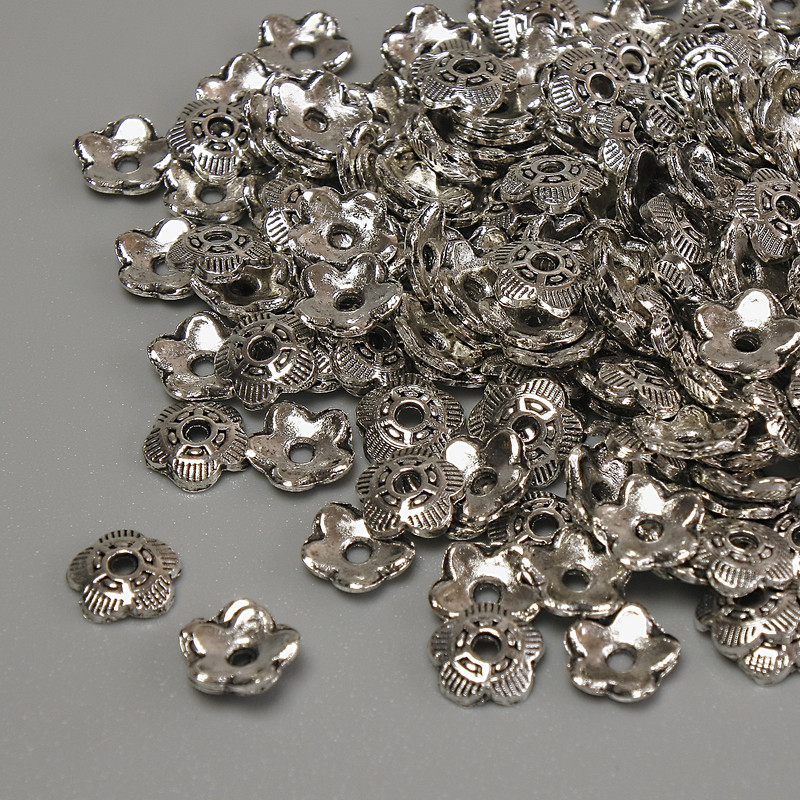 Furnitura jubilerska – kapeluszek do koralika, kolor metalu: srebro, średnica 6×1 mm ± otwór, średnica 1 mm ± opakowanie 20 g (~148 szt.)
