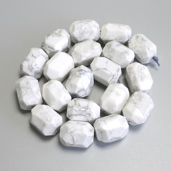 Koraliki kaholong fasetowane, średnica 18–21×14–16 mm, na nici, długość około 38 cm