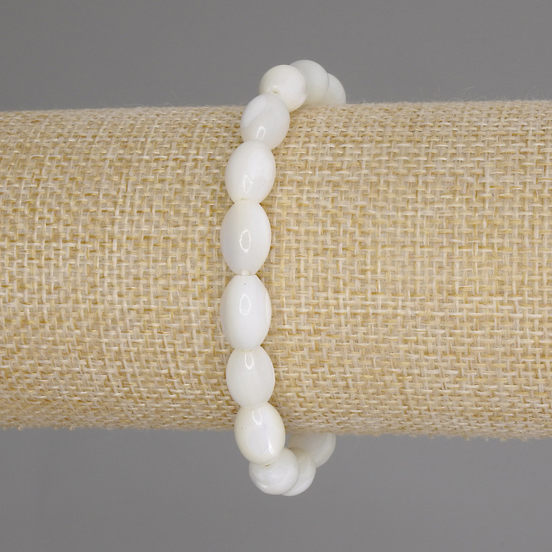Bransoletka z masy perłowej 'Ziarenko', średnica 11×7 mm, 5 mm +/-; długość 18 cm, elastyczna