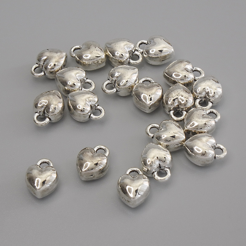 Wisiorek w kształcie serca, kolor metalu: srebro, średnica 9×7 mm, opakowanie 18 szt.