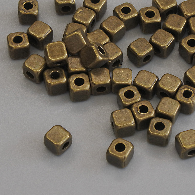 Koralik-wstawka w kolorze brązu, średnica 4×4 mm, otwór około 2 mm, opakowanie 42 szt.