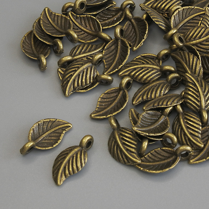 Wisiorek Liść, kolor metalu brązowy, średnica 15×7 mm, opakowanie 42 szt.