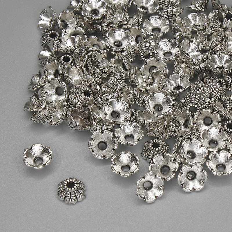 Furnitura jubilerska – czapeczka do koralików, kolor metalu: srebro, średnica 6×1 mm ± otwór, średnica 1,5 mm ± opakowanie 20 g (~122 szt.)