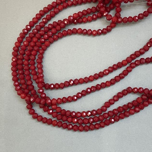 Koraliki czeskiego kryształu na nici – czerwony matowy, fasetowany rondel, średnica około 6×5 mm, długość nici około 40 cm (+/-)
