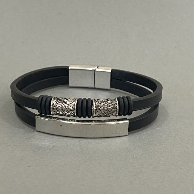 Bransoletka męska z czarnej ekoskóry z metalowymi wstawkami, grubość 12 mm, długość 22 cm, srebrzysty metal na zapięciu