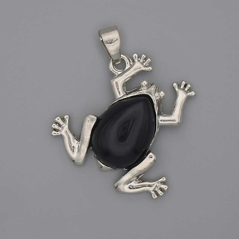 Wisiorek Żaba z czarnego agatu 29×28 mm, długość 37 mm +-