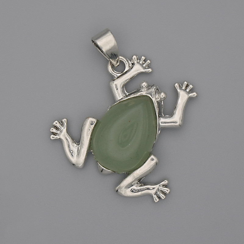Wisiorek Żaba z nefrytu 29×28 mm, długość 37 mm