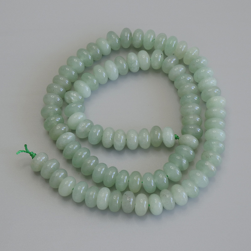 Koraliki z nefrytu rondelowe, średnica 8×5 mm ± na nitce, długość około 41 cm